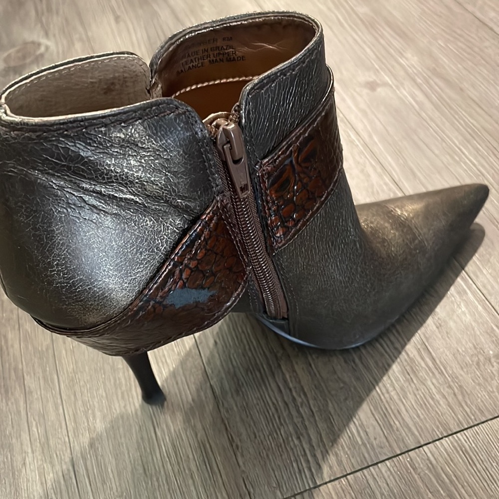 Carlos Santana Stiletto Boots w/ Buckle. Size 8.  CALL OUT - Picture 7 of 10
